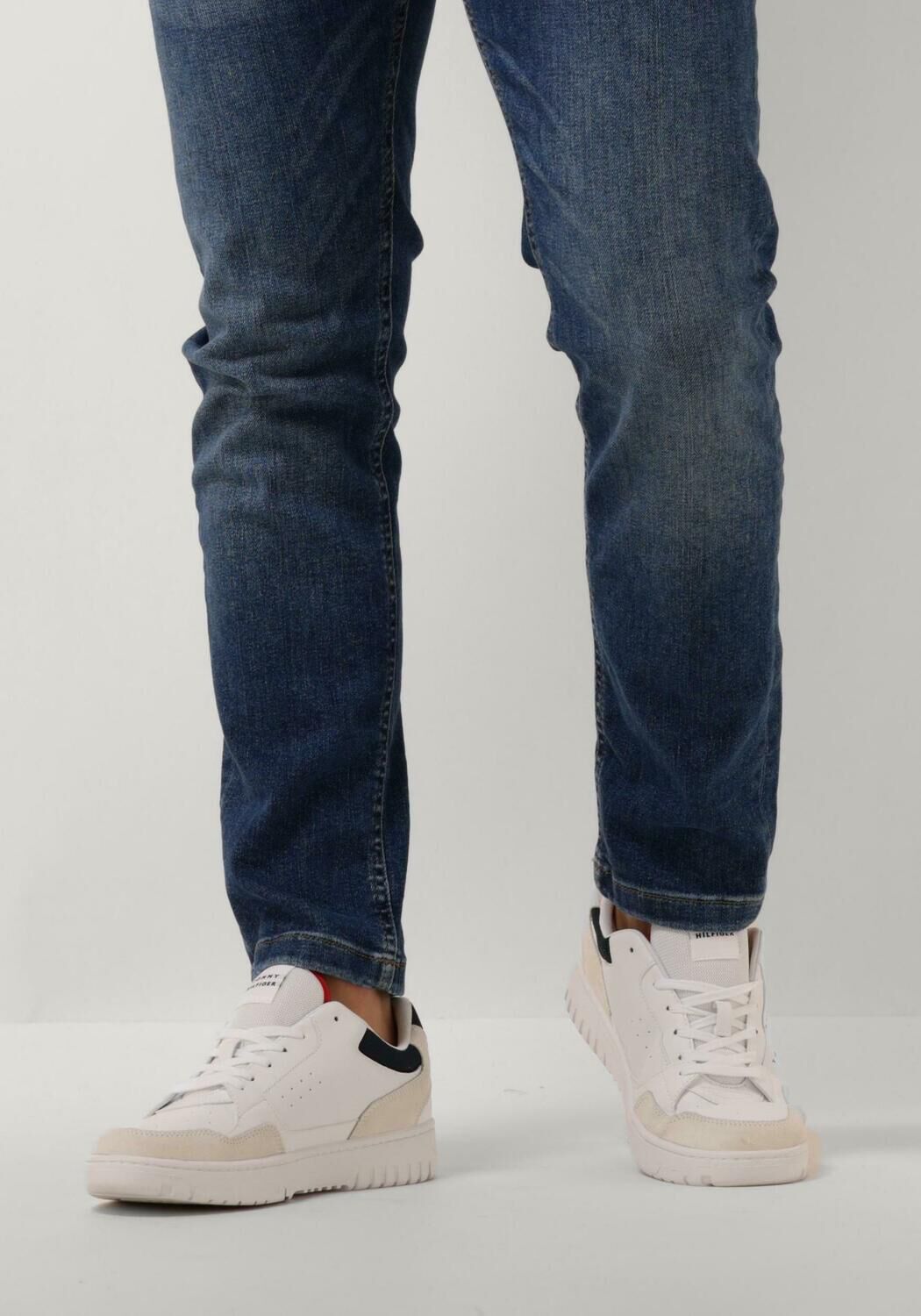 Wei&szlig;e TOMMY HILFIGER Sneaker Low TH BASKET COR - large