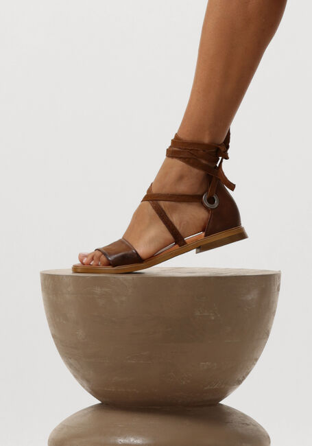 Cognacfarbene AYANA Flache Sandalen M05084 - large
