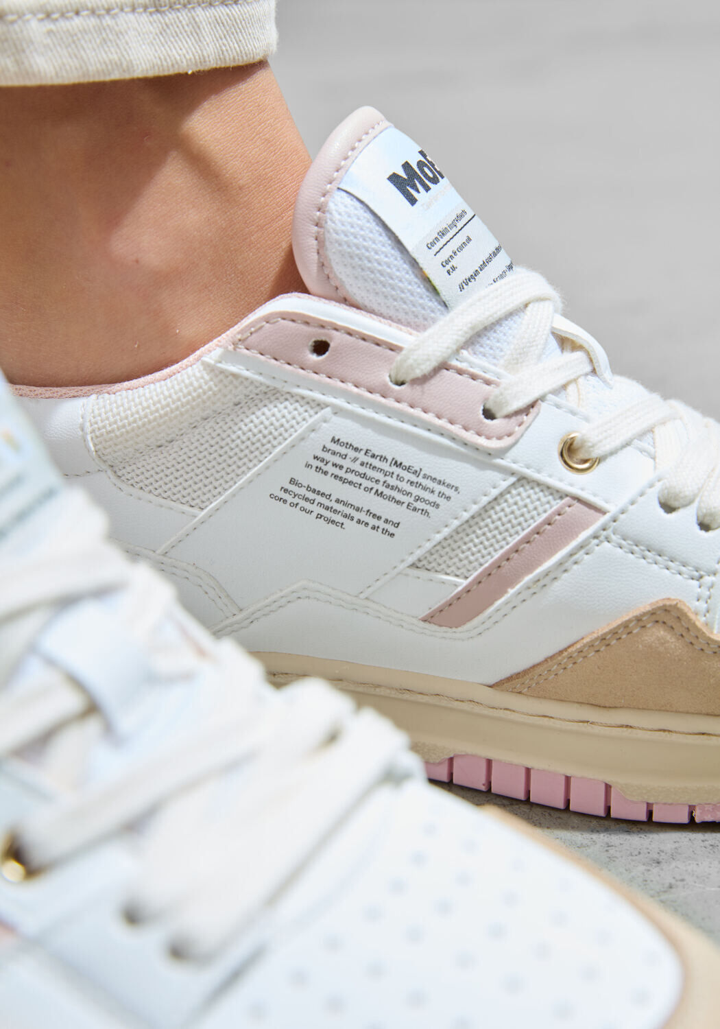 Wei&szlig;e MoEa Sneaker MOEA-BASGN - large