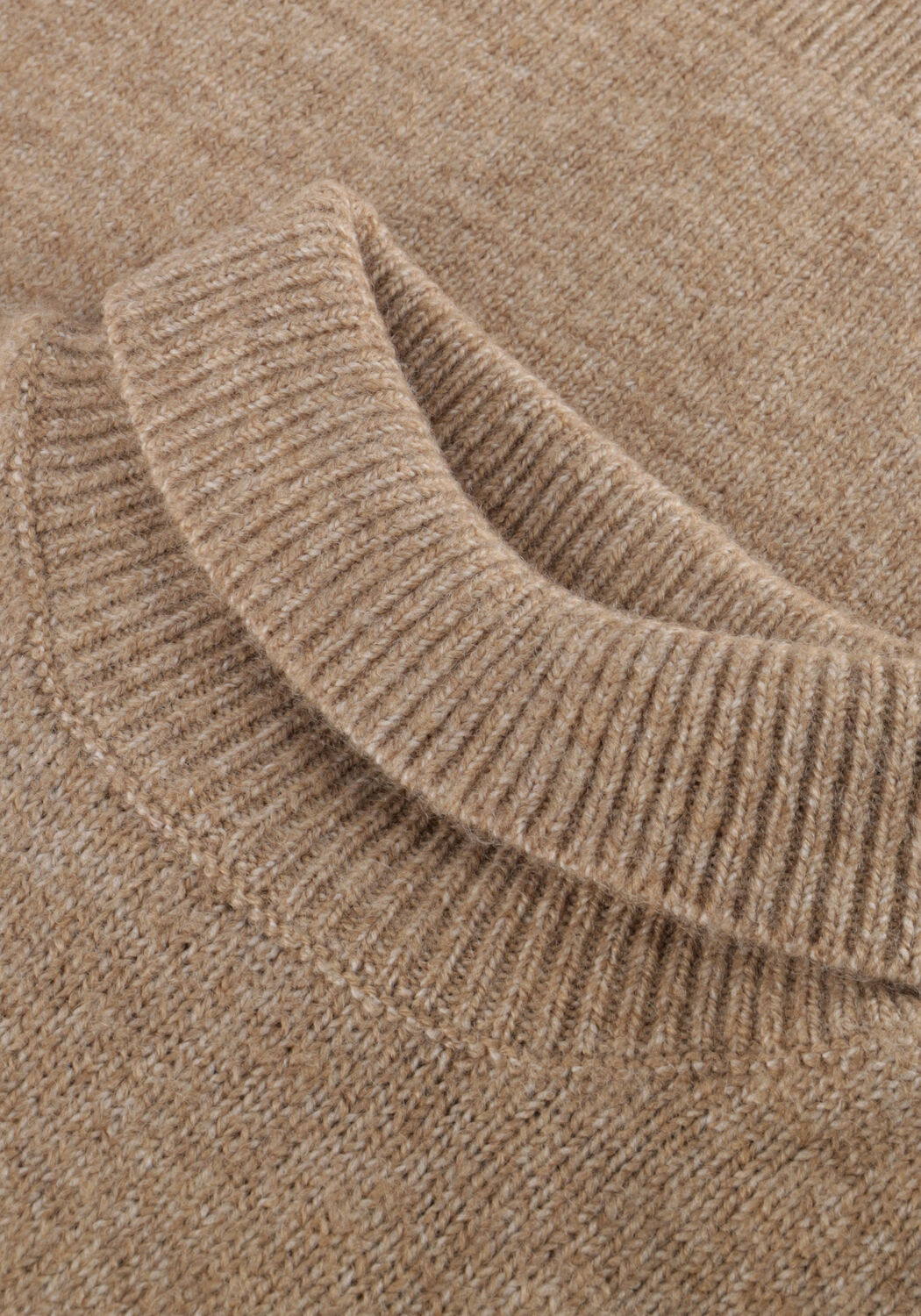 Camelfarbene KOKO NOKO Rollkragenpullover O56800 - large