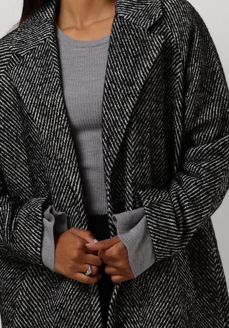 Schwarze MY ESSENTIAL WARDROBE Mäntel MAGGIEMW COAT - large