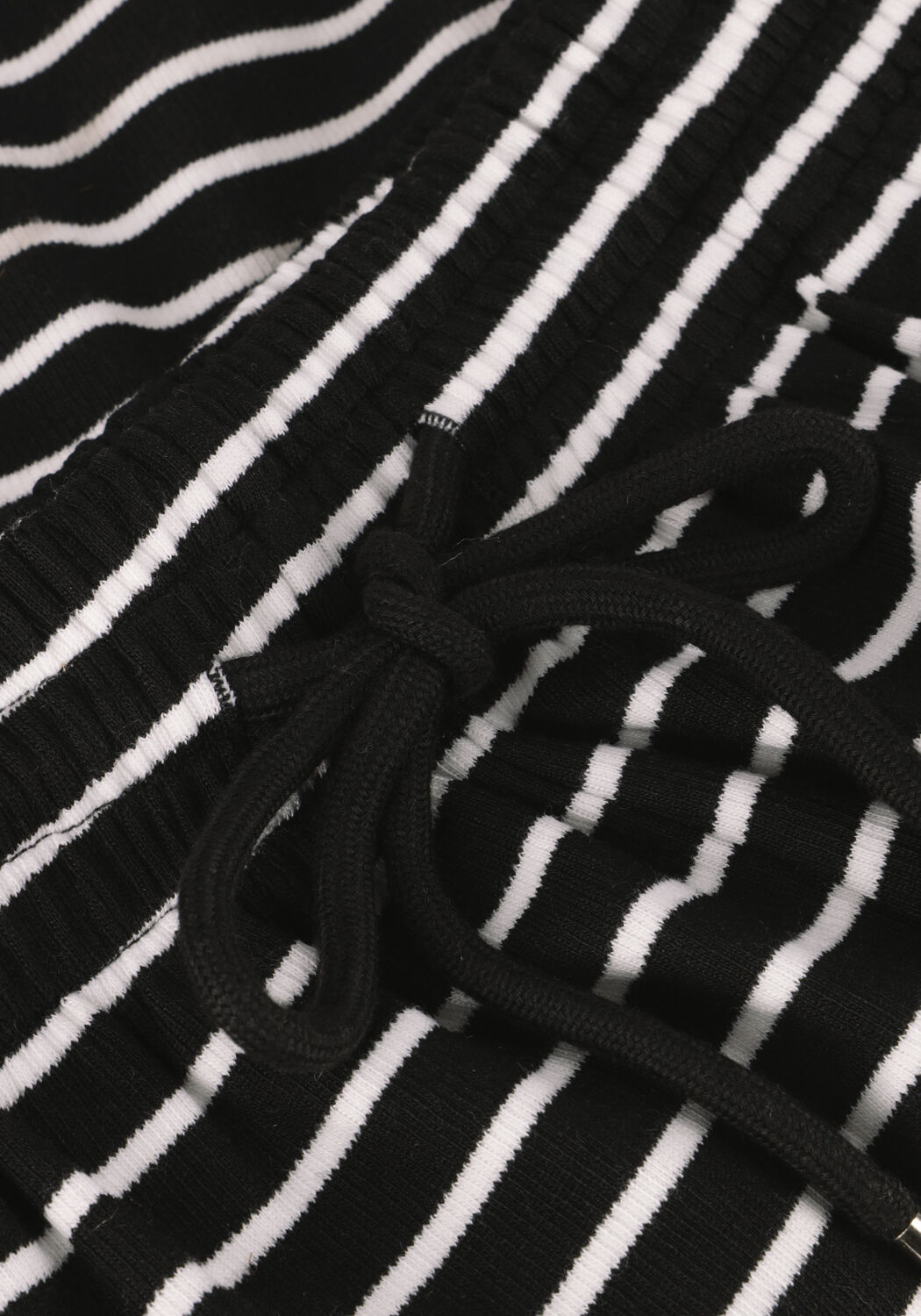 Schwarze STUDIO AMAYA Kurze Hose KICK - large