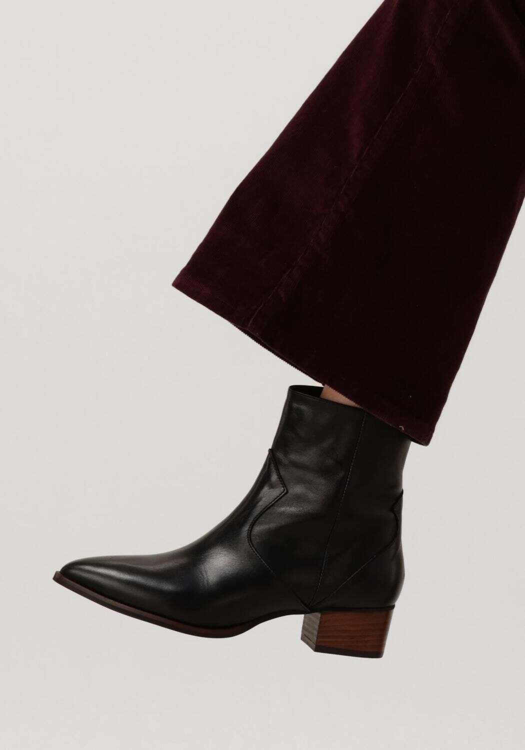 Schwarze NOTRE-V Stiefeletten 3231 - large