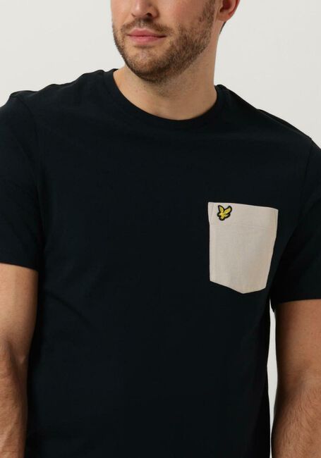 Dunkelblau LYLE & SCOTT T-shirt CONTRAST POCKET T-SHIRT - large