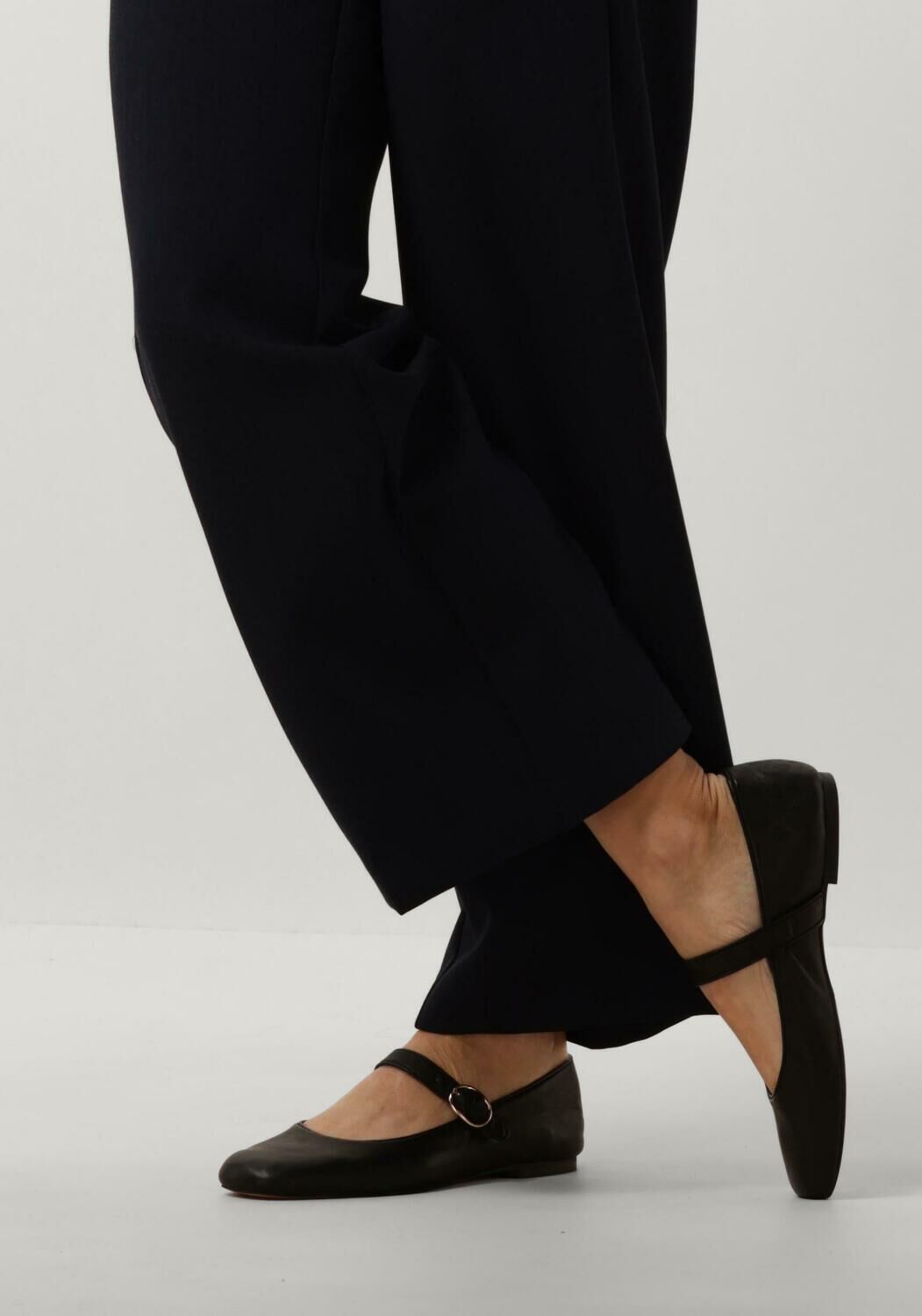 Schwarze INUOVO Ballerinas A92017 - large