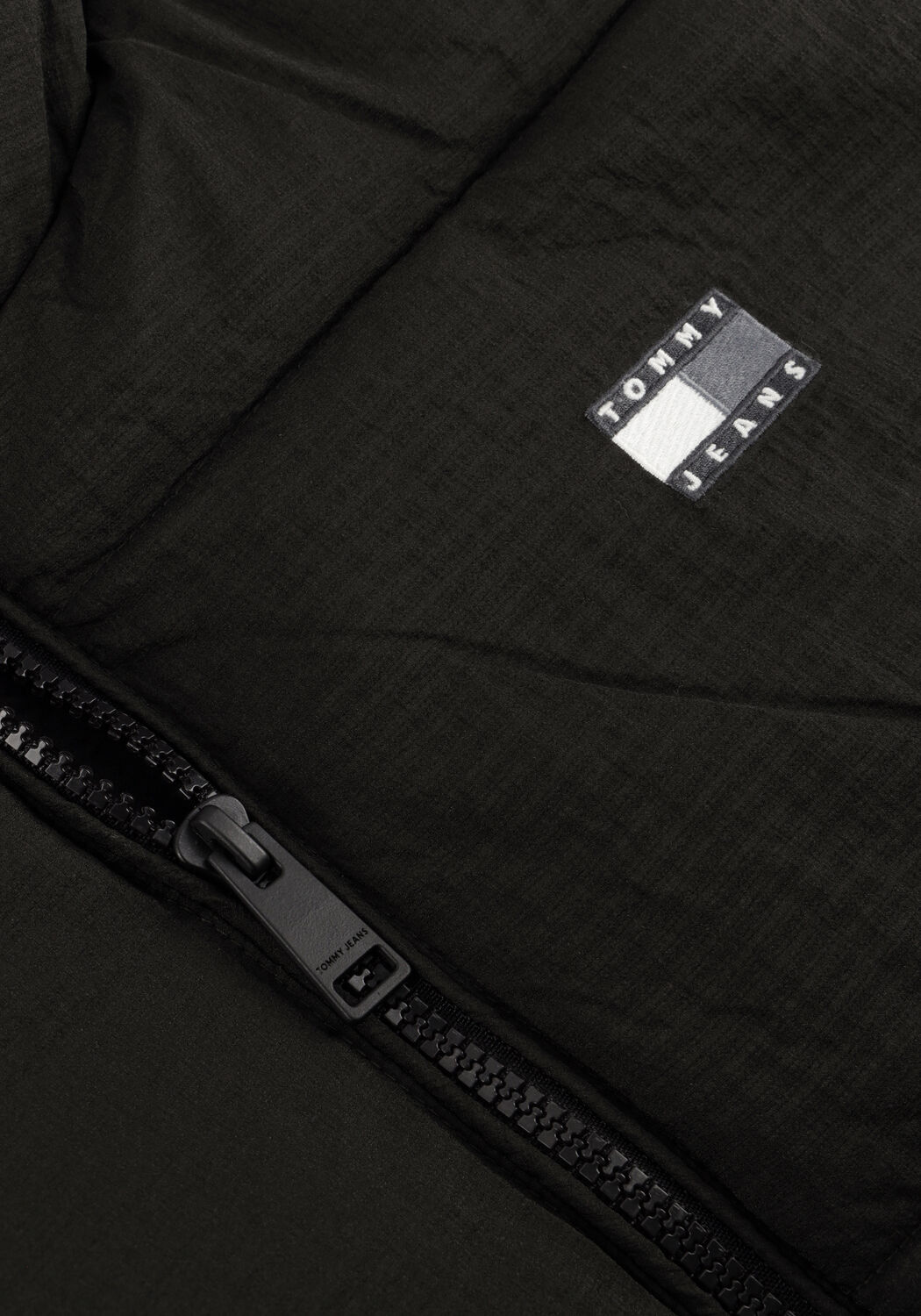 Schwarze TOMMY JEANS Wattierte Jack TJW HOODED PUFFER JACKET - large