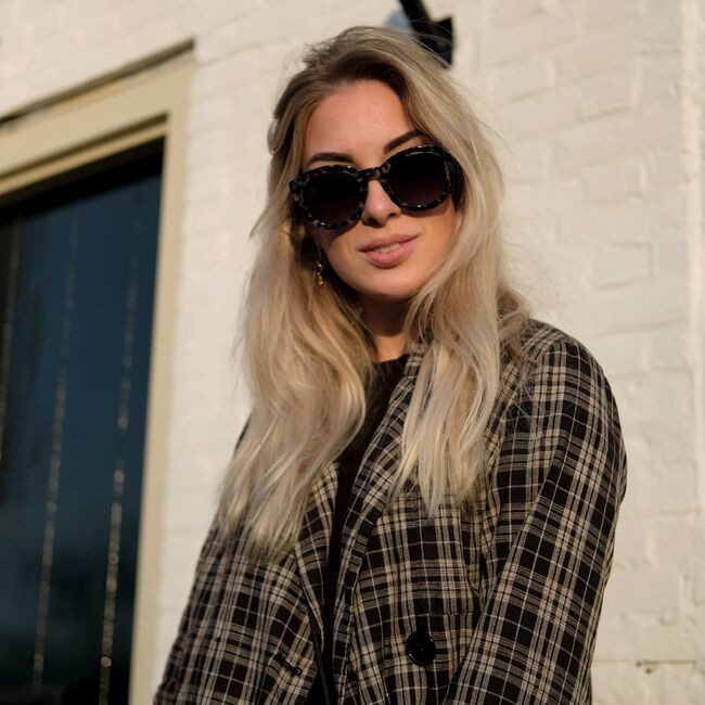 Schwarze IKKI Sonnenbrille NOLA Schwarze IKKI Sonnenbrille NOLA - large