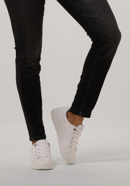Weiße GUESS Sneaker low REACE/ACTIVE LADY - large