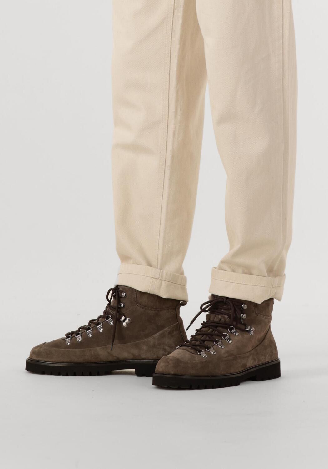 Graue NUBIKK Schn&uuml;rboots LOGAN CHAD FUR - large