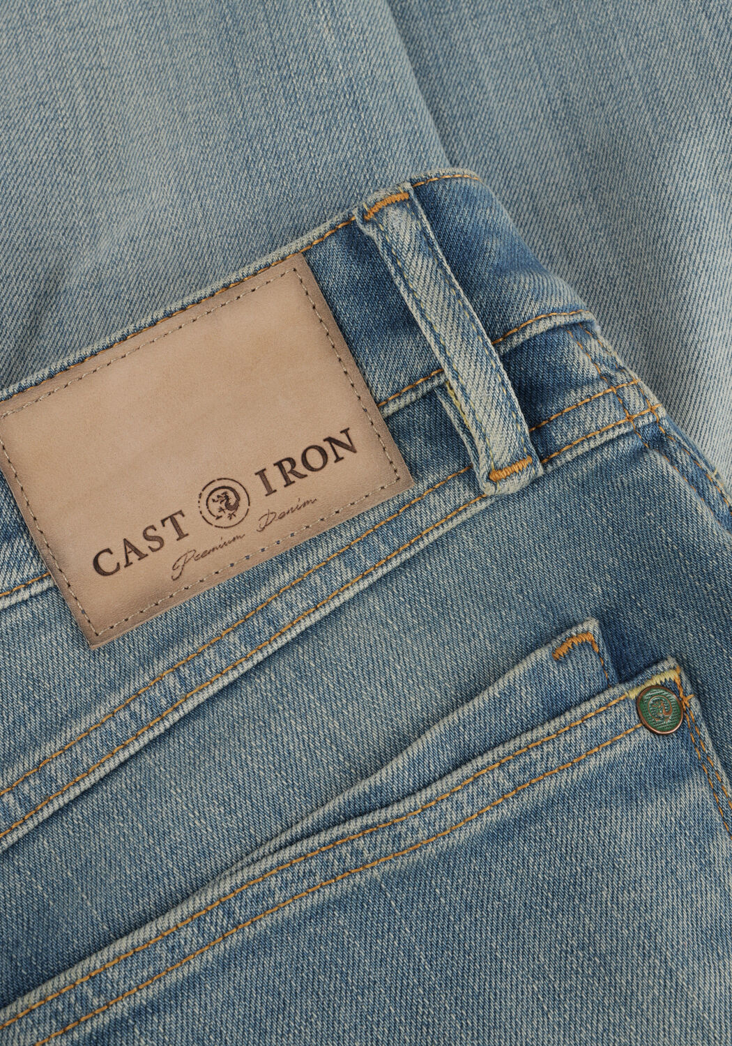 Blaue CAST IRON Tapered jeans SHIFTBACK TAPERED DESERT SAND FINISH - large