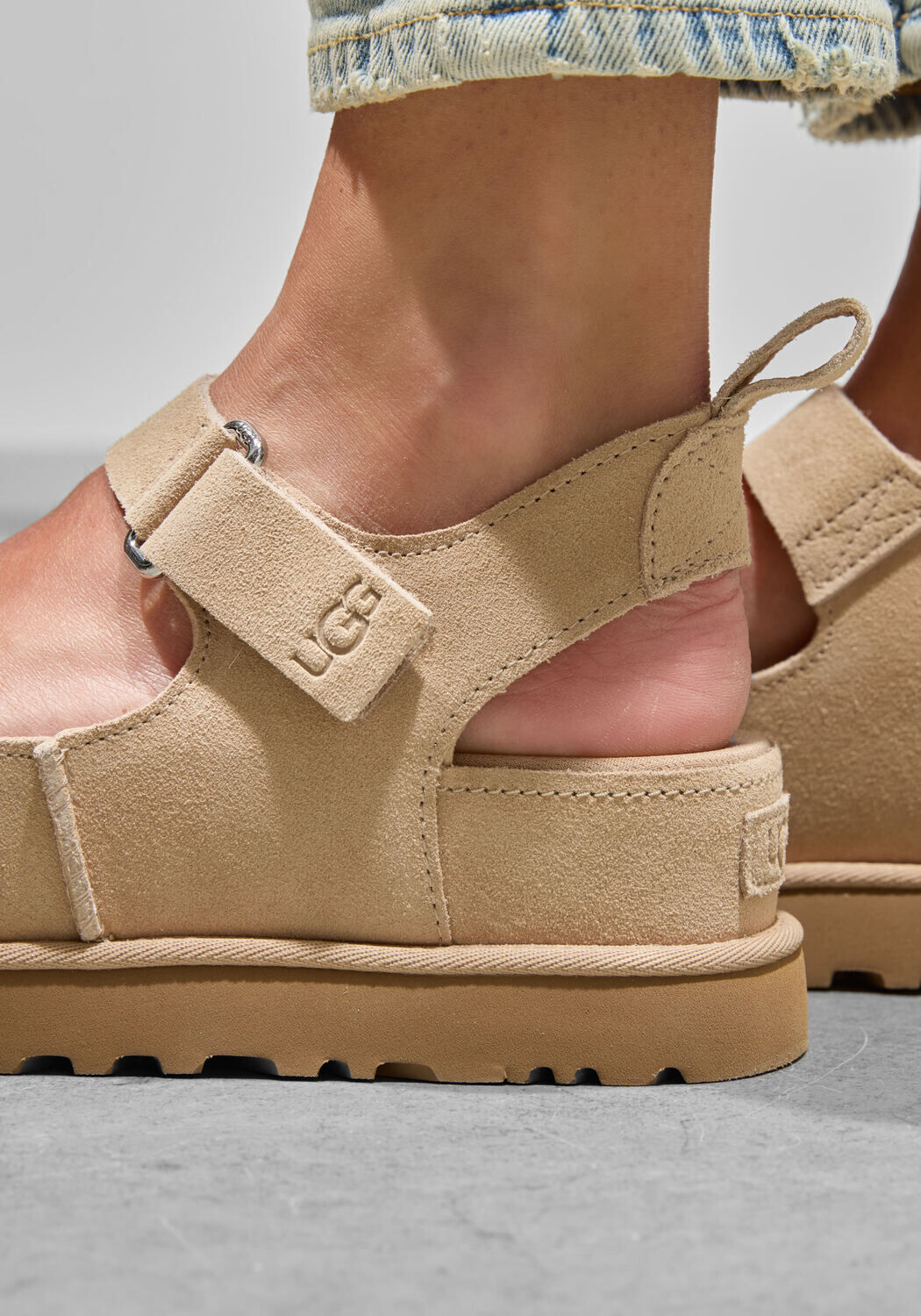 Beige UGG Flache Sandalen W GOLDENSTAR HI - large