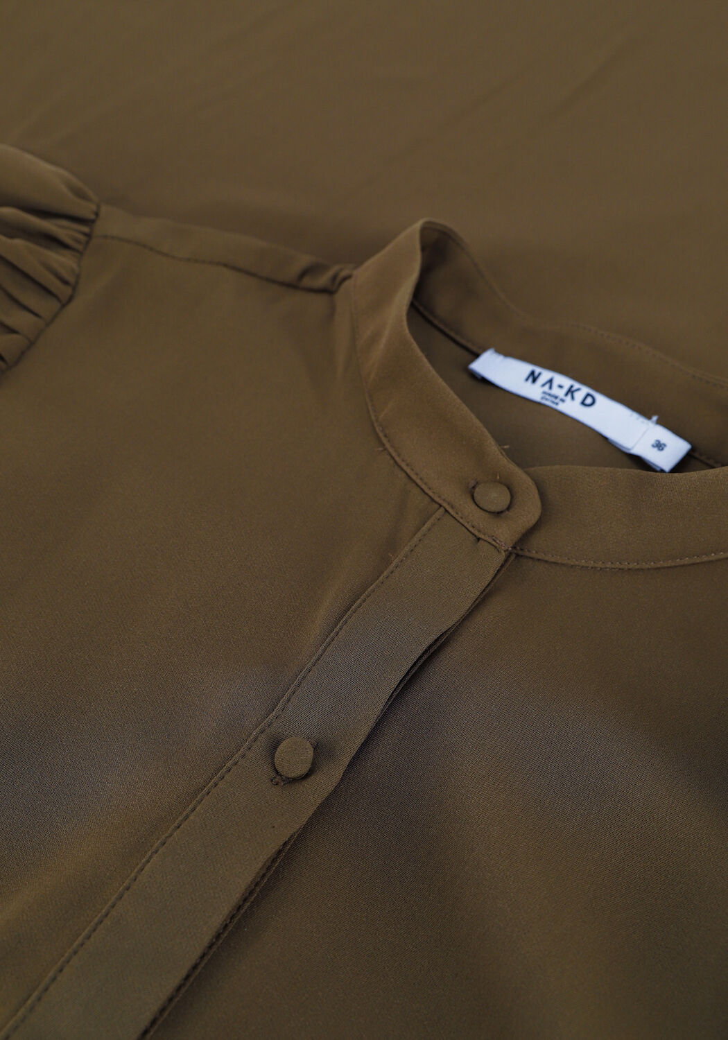 Gr&uuml;ne NA-KD Midikleid BALLON SLEEVE MIDI DRESS - large