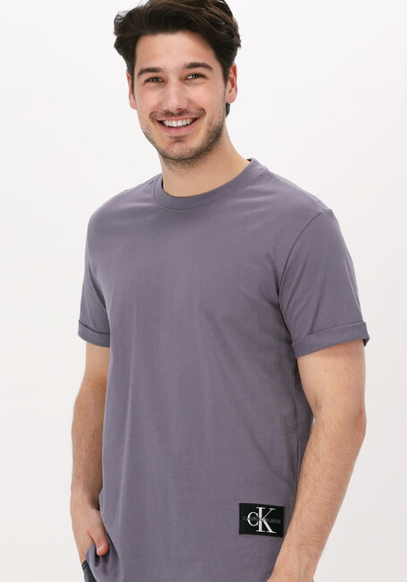 Graue CALVIN KLEIN T-shirt BADGE TURN UP SLEEVE - large