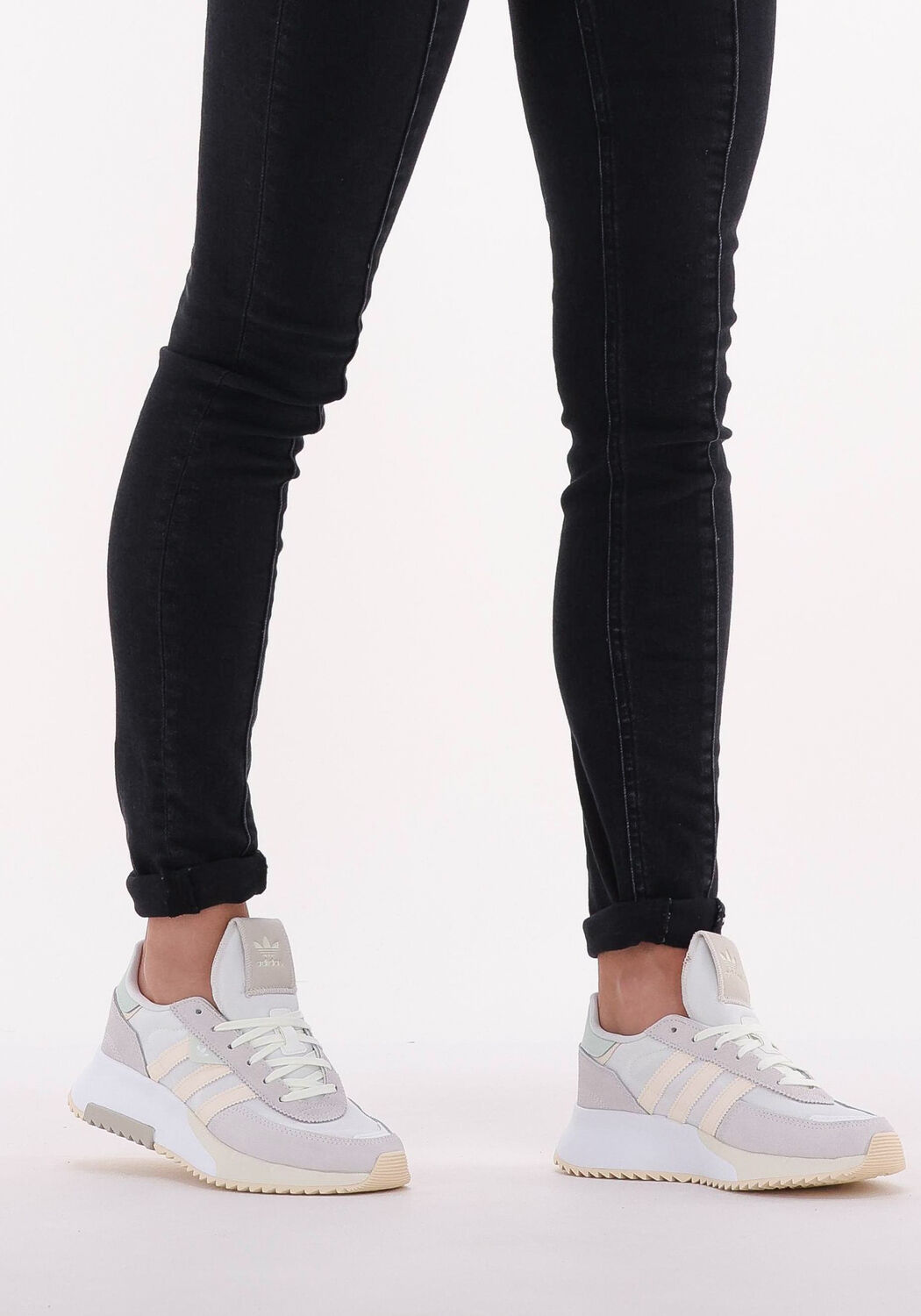 Wei&szlig;e ADIDAS Sneaker Low RETROPY F2 W - large