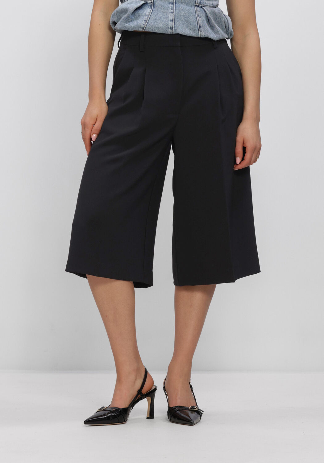 Schwarze SECOND FEMALE Hosen FLORE BERMUDA - large