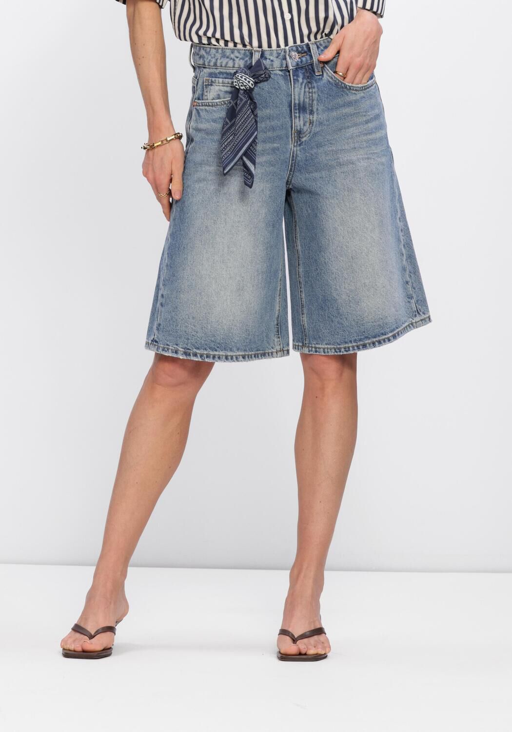 Blaue CIRCLE OF TRUST Kurze Hose DAE SHORT - large