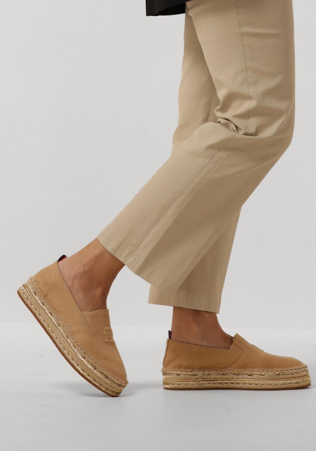 Camelfarbene TOMMY HILFIGER Espadrilles TH EMBROIDERED FLATFORM - large