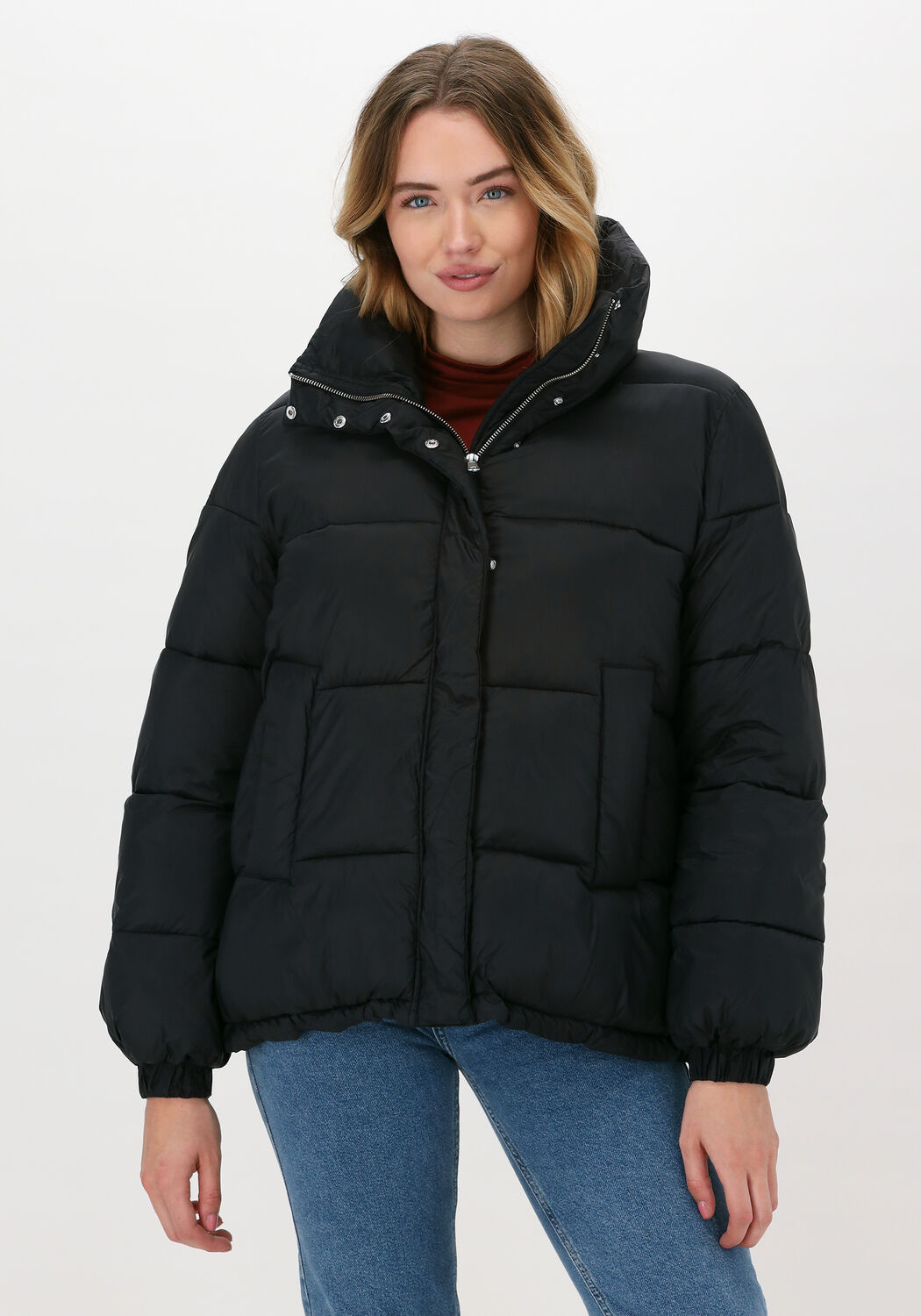 Schwarze MODSTR M Wattierte Jack KYLE COAT Omoda