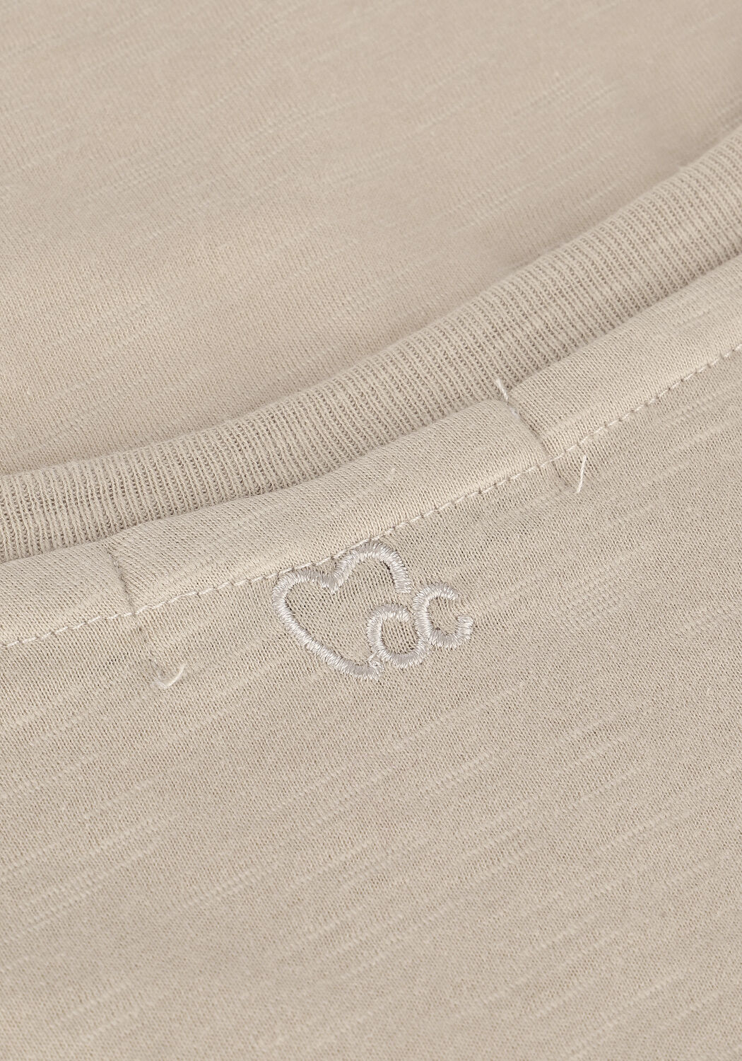 Sand CC HEART T-shirt BASIC V-NECK TSHIRT - large