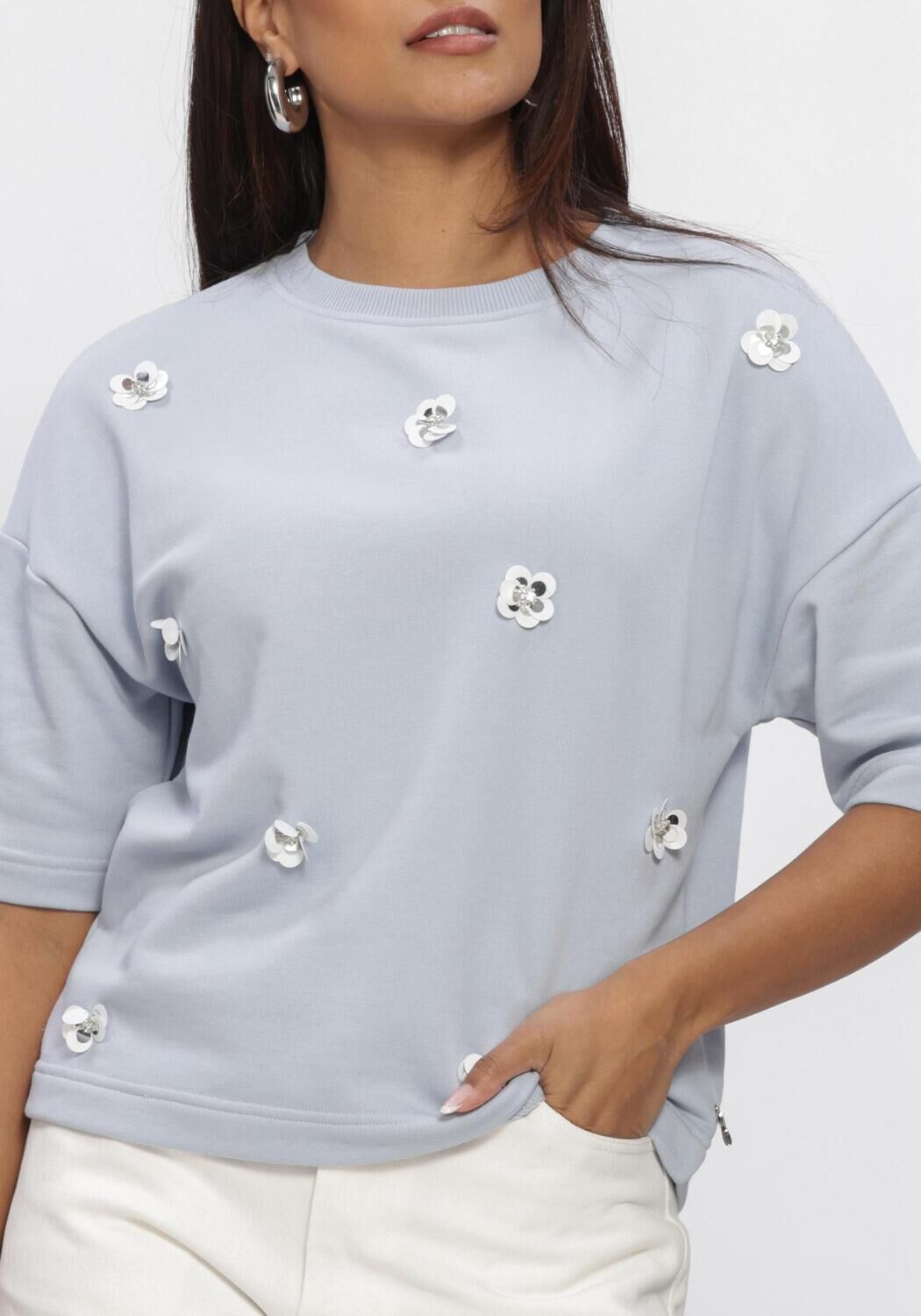 Blaue JANSEN AMSTERDAM Pullover & Cardigans NOA TRUI SW 170 SWEAT SHORT SLEEVE FLOWER SEQUINS - large