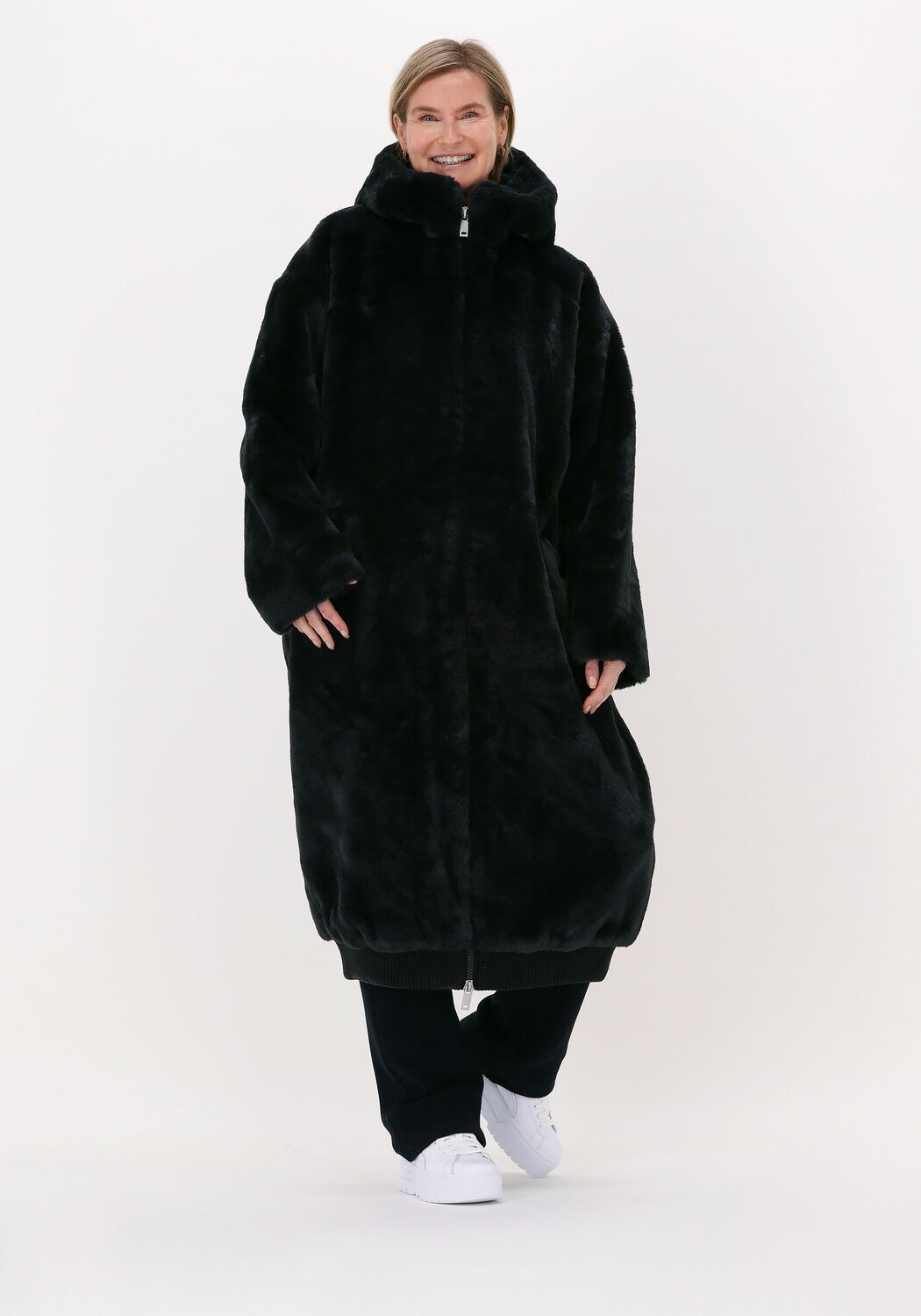 W KOKO OVERSIZED FAUX FUR COAT | Omoda