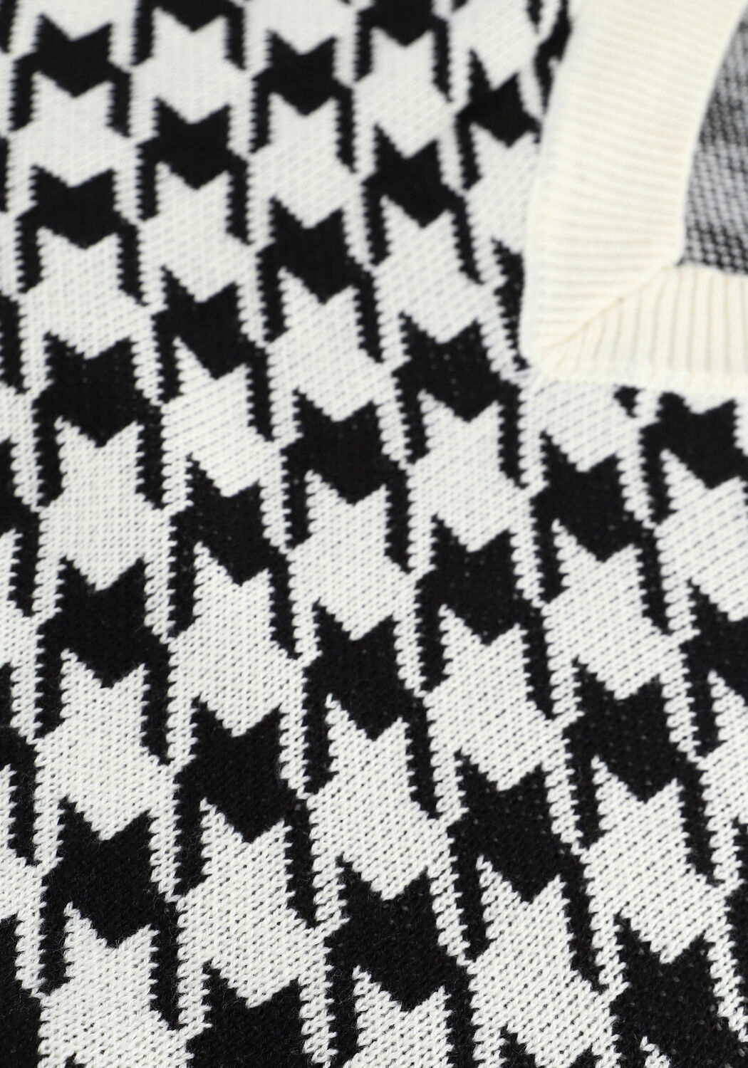 Schwarze NA-KD Spencer KNITTED HOUNDSTOOTH VEST - large