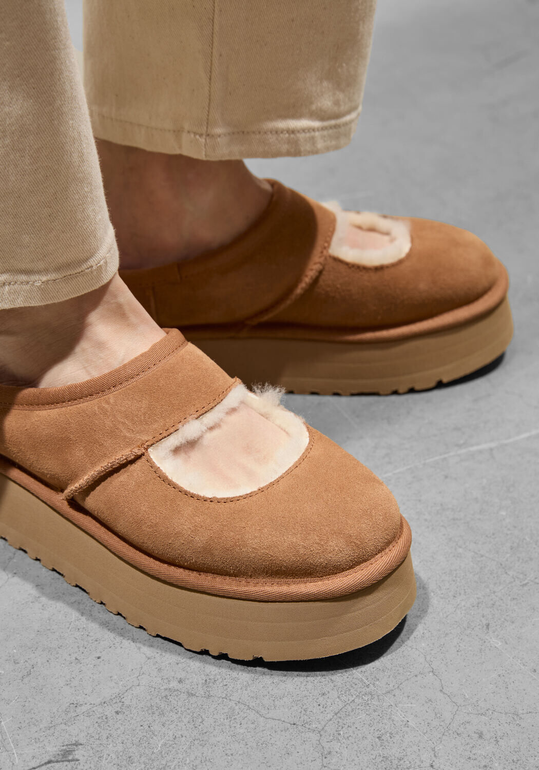 Camelfarbene UGG Slipper W BEA MARY JANE - large