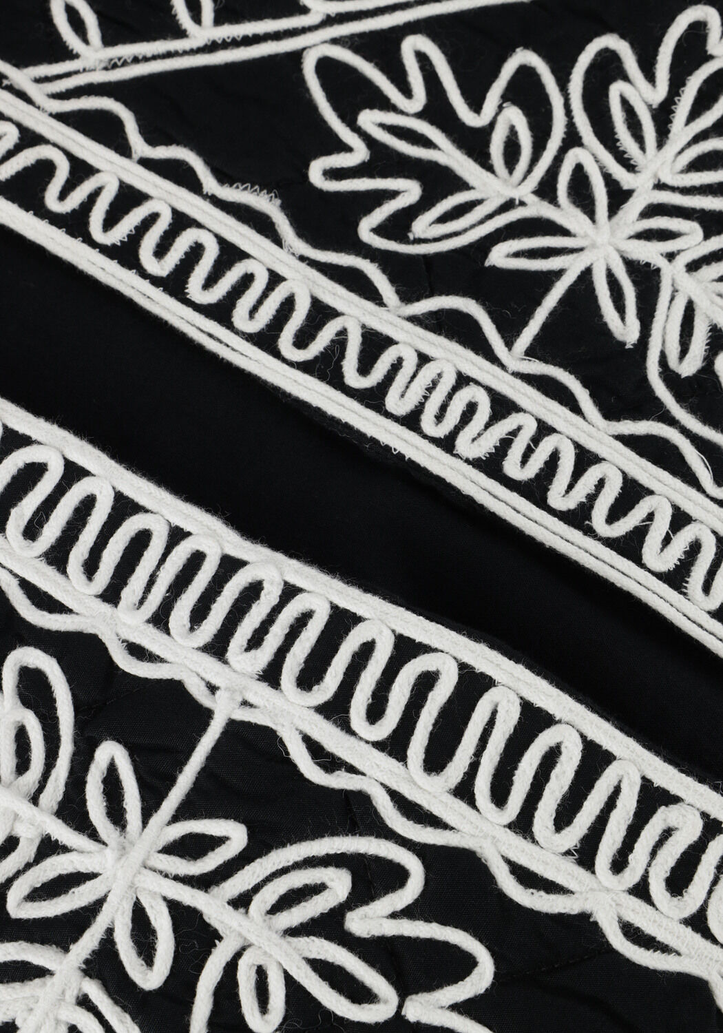 Schwarze Y.A.S. Jack YASMANI LS QUILT JACKET S. - large