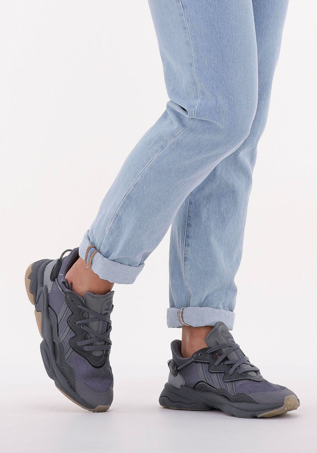 Graue ADIDAS Sneaker Low OZWEEGO MEN - large