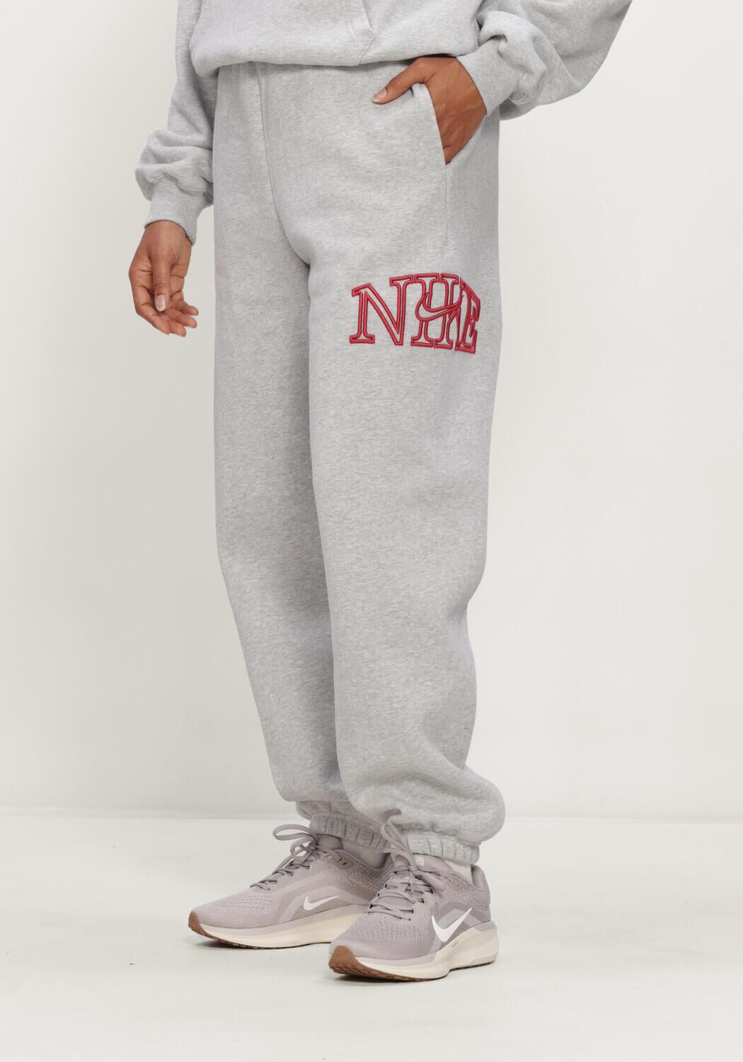 Hellgrau NIKE Jogginghose NIKE STUDIO FLEECE MIDDELZWAAR 'GRAPHIC PACK' - large