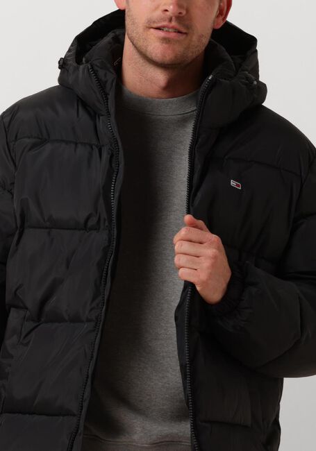 Schwarze TOMMY JEANS Wattierte Jack TJM ESSENTIAL PUFFER - large