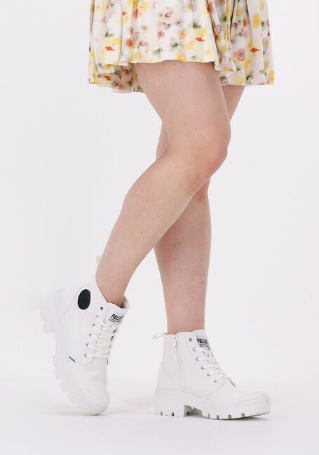 Wei&szlig;e PALLADIUM Schn&uuml;rboots PALLABASE TWILL - large