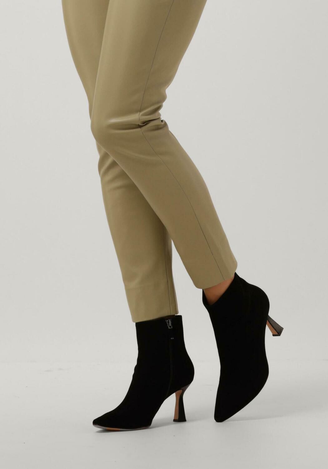 Schwarze LOLA CRUZ Stiefeletten 008T30BK - large