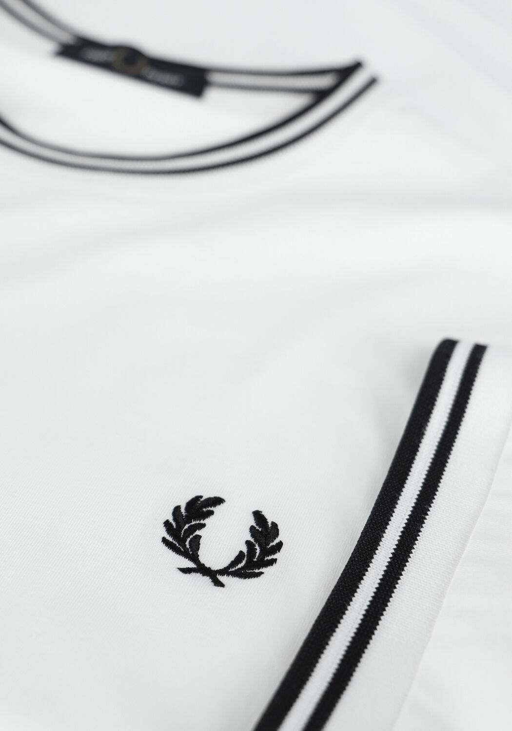 Wei&szlig;e FRED PERRY T-shirt TWIN TIPPED T-SHIRT - large