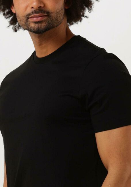 Schwarze BOSS T-shirt THOMPSON 02 1024 1525 01 - large