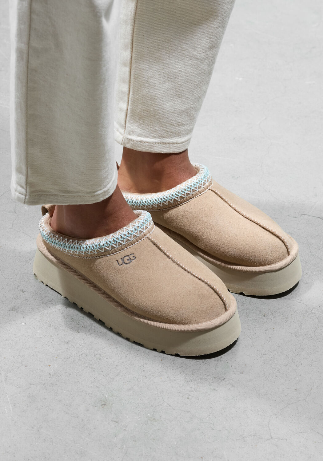 Beige UGG Hausschuhe W TAZZ - medium