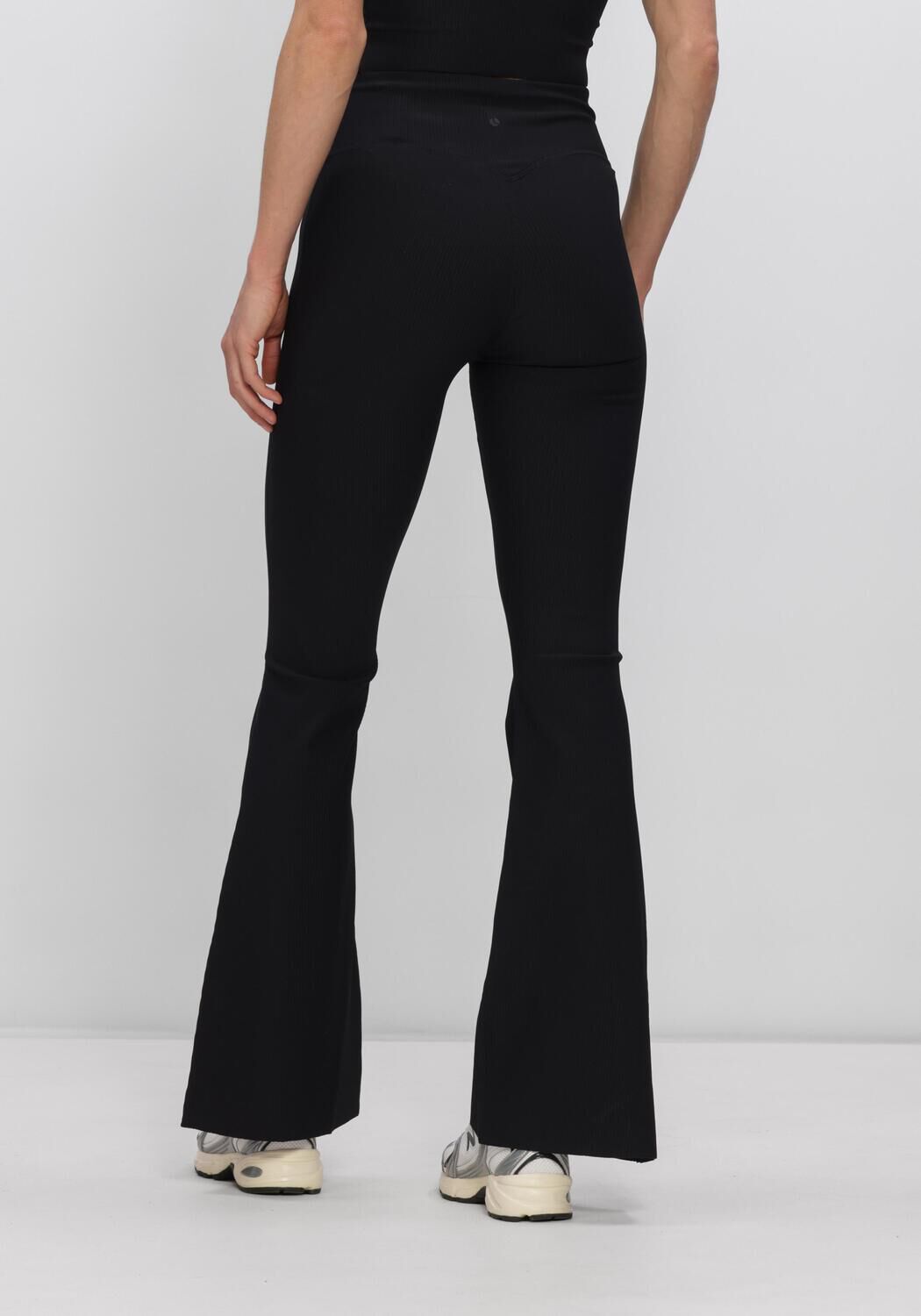 Schwarze BJORN BORG Hosen STUDIO RIBBED FLARE TIGHTS - large