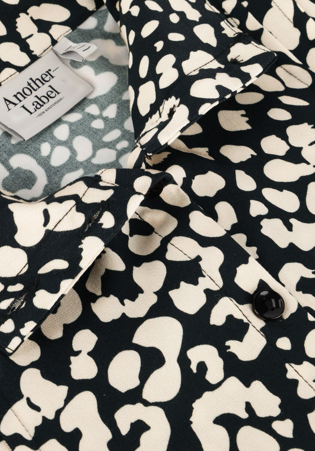 Schwarze ANOTHER LABEL Blusen JUME ANIMAL BLACK SHIRT - large