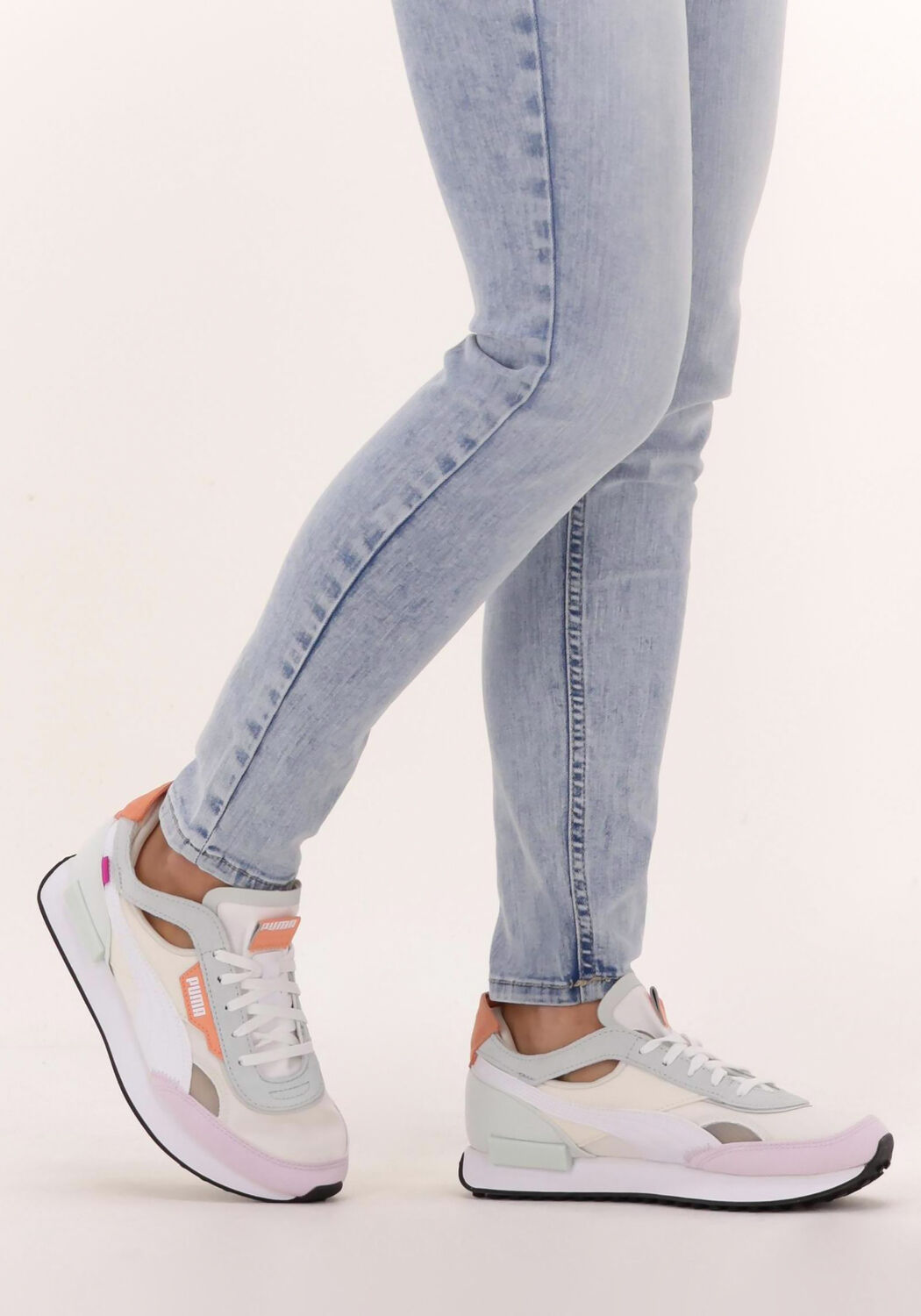Mehrfarbige Bunte PUMA Sneaker low FUTURE RIDER CUT OUT WN S Omoda