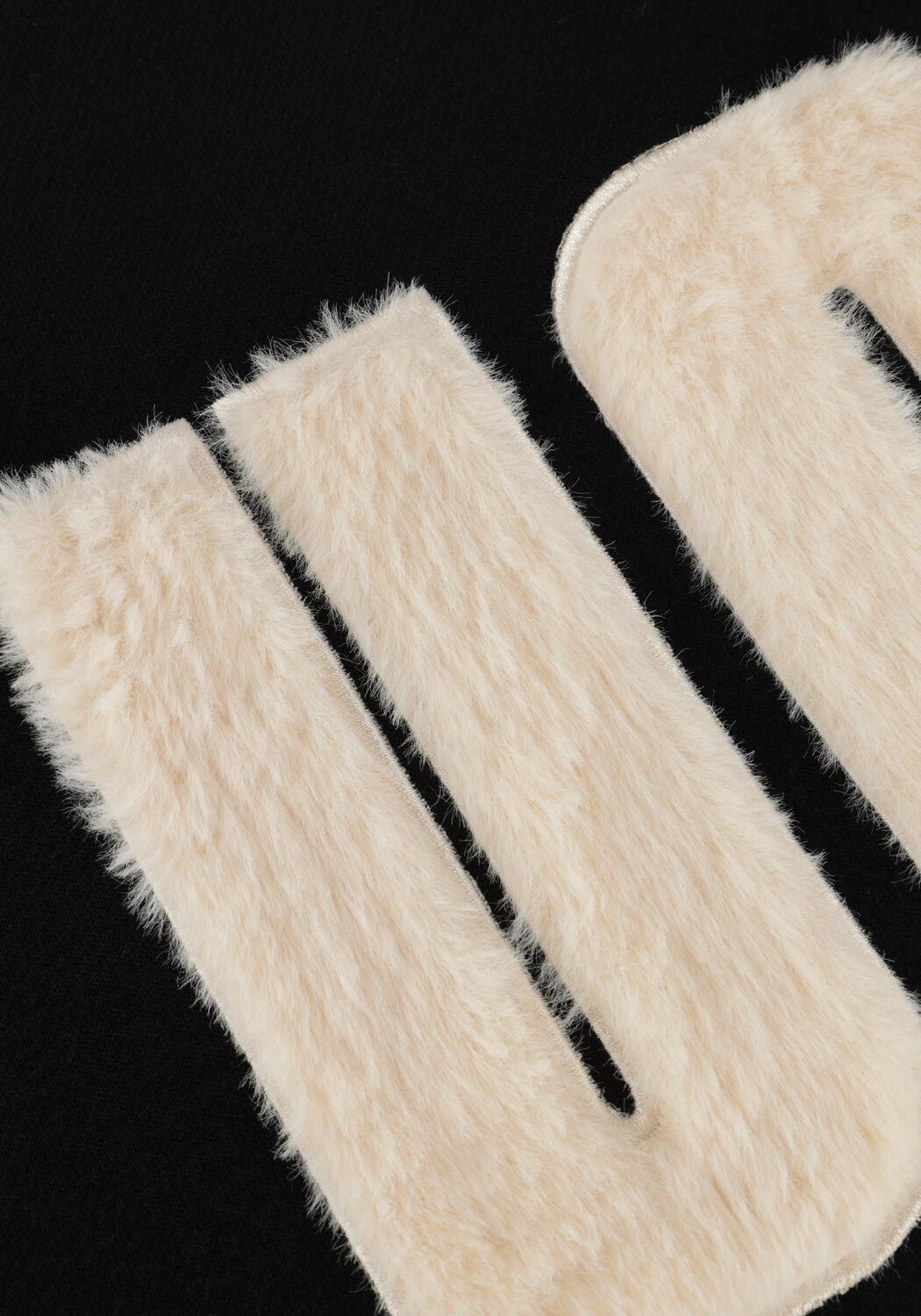 Schwarze UGG Sweatshirt MADELINE FUZZY LOGO CREWNECK - large