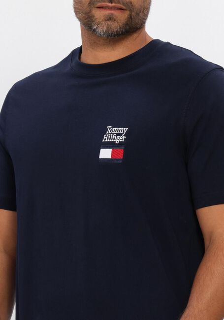 Dunkelblau TOMMY HILFIGER T-shirt BRAND LOVE TEXT STACK TEE - large
