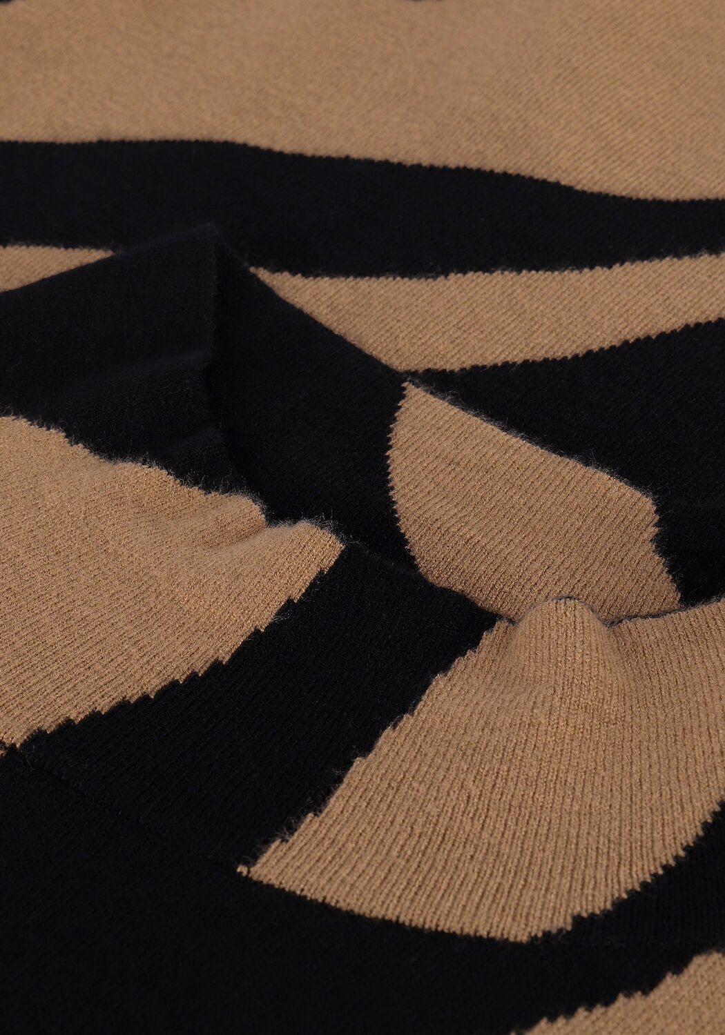 Camelfarbene GESTUZ Pullover TALLIGZ JACQUARD TURTLENECK - large