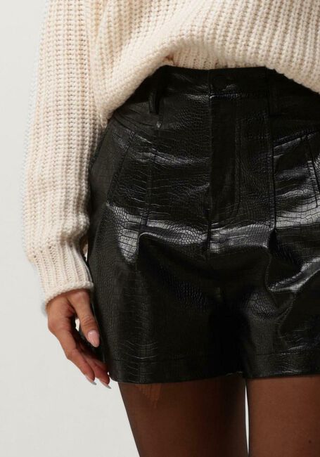 Schwarze COLOURFUL REBEL Hosen LINDE CROCO VEGAN LEATHER SHORT - large
