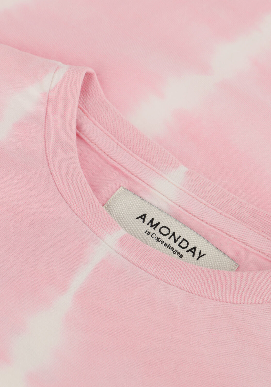 Hell-Pink A MONDAY IN COPENHAGEN T-shirt BATIK T-SHIRT - large