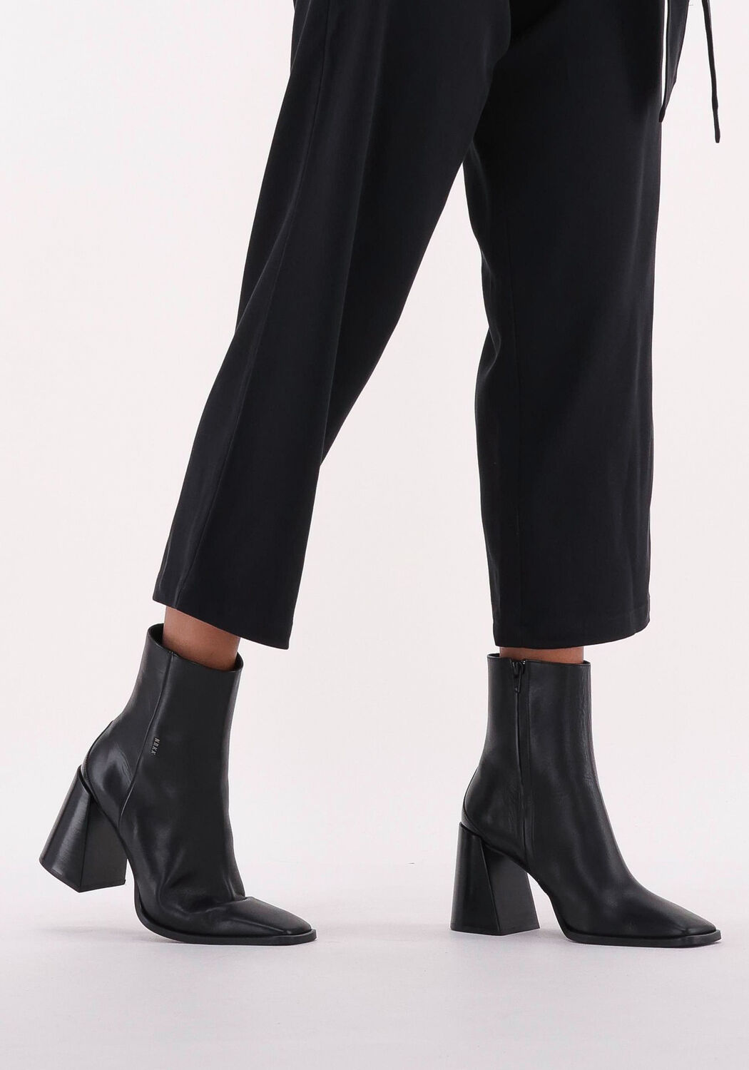 Schwarze NUBIKK Stiefeletten LANA PILAR - large