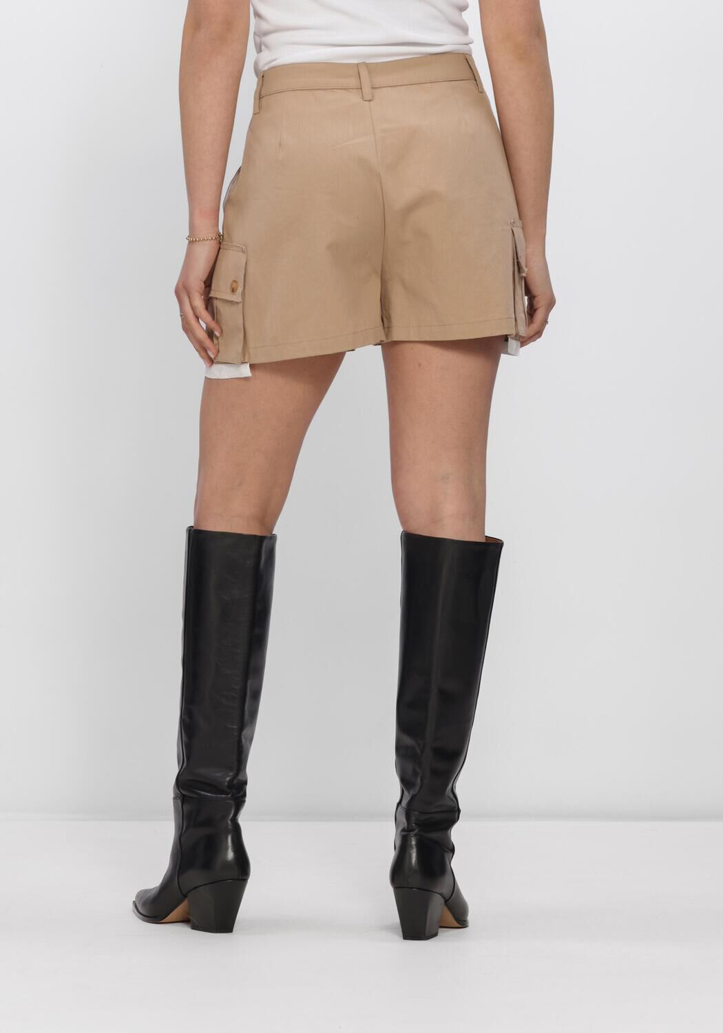 Camelfarbene REFINED DEPARTMENT Kurze Hosen ILLA - large