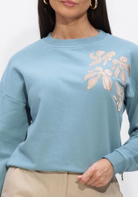 Hellblau JANSEN AMSTERDAM Sweatshirt MAIKA TRUI SW 165 SWEAT LONG SLEEVE SATIN FLOWERS EMBROIDERY - large