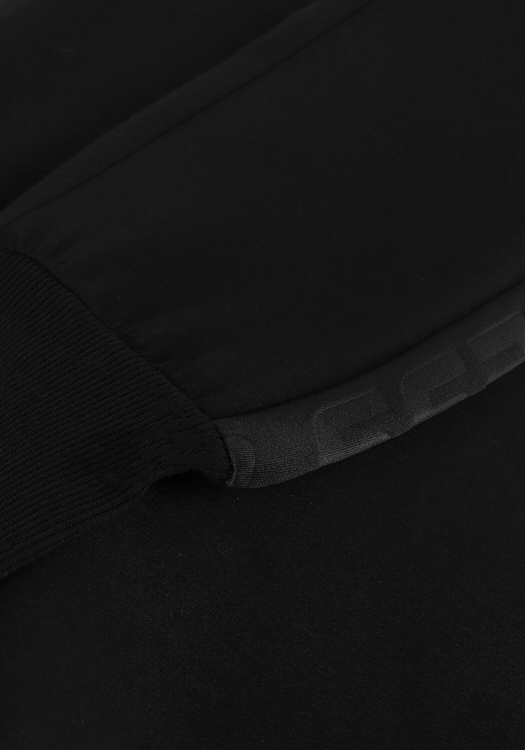 Schwarze GUESS Jogginghose ALLIE SCUBA CUFF PANTS - large