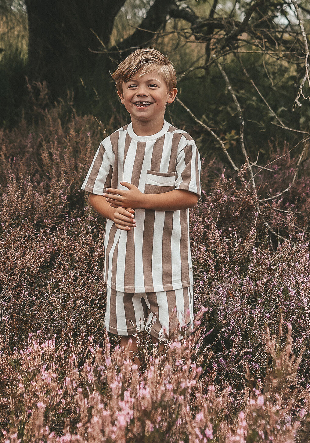 Beige YOUR WISHES T-shirt BOLD STRIPES OVERSIZED TEE - large