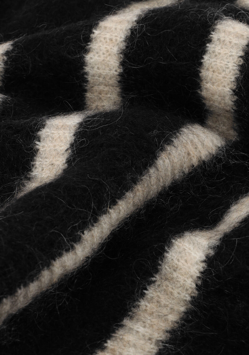 Schwarze SECOND FEMALE Pullover OVALIS KNIT T-NECK - large